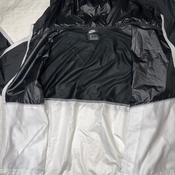 Nike Black and White Windbreaker Jacket - Picture 9 of 9